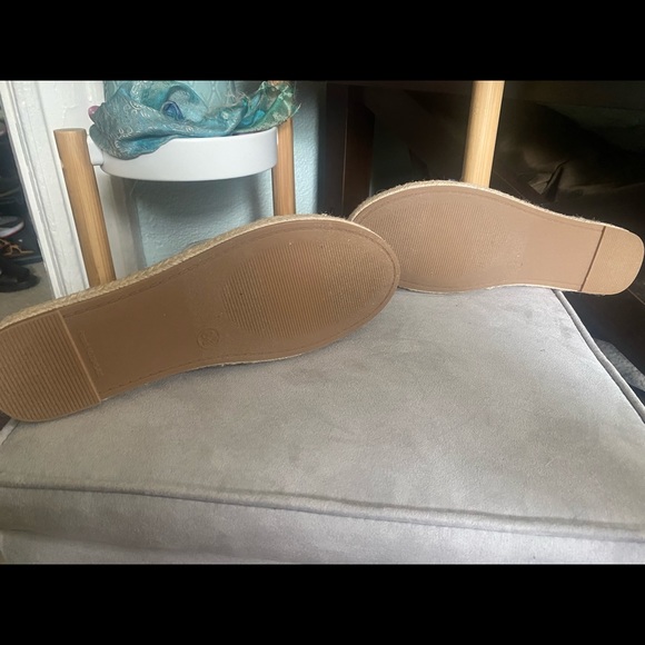 Universal Thread Multicolor Sandals - Picture 6 of 6